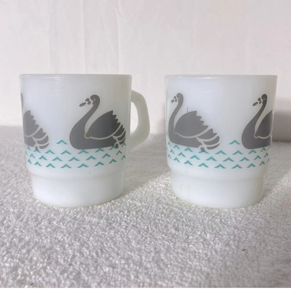 Vintage Termocrisa  Grey Swan Milk Glass Mugs x2 - Picture 1 of 10